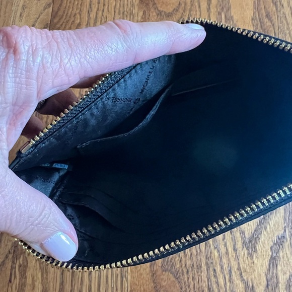 Michael Kors wristlet - Picture 3 of 3